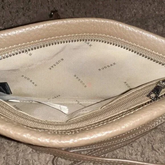RUDSAK-Crossbody/Wristlet/Shoulder-Taupe Brown Leather-Fringed-Near Mint - Picture 9 of 9